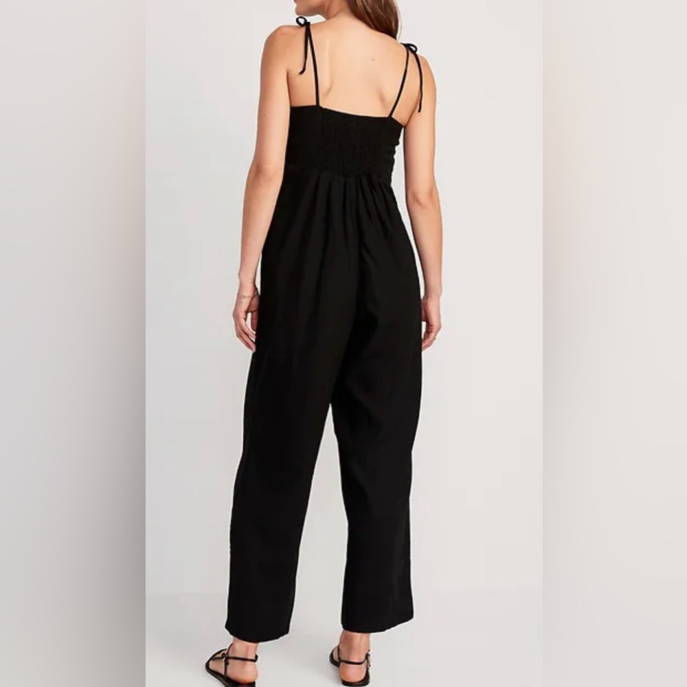 Old Navy Tie Shoulder Cropped Twist Front Smocked Jumpsuit - Picture 7 of 12